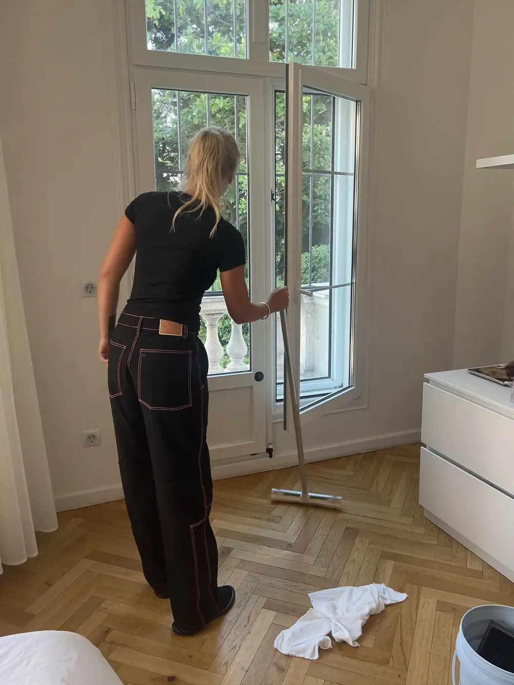 Nettoyage des vitres d'un appartement vide